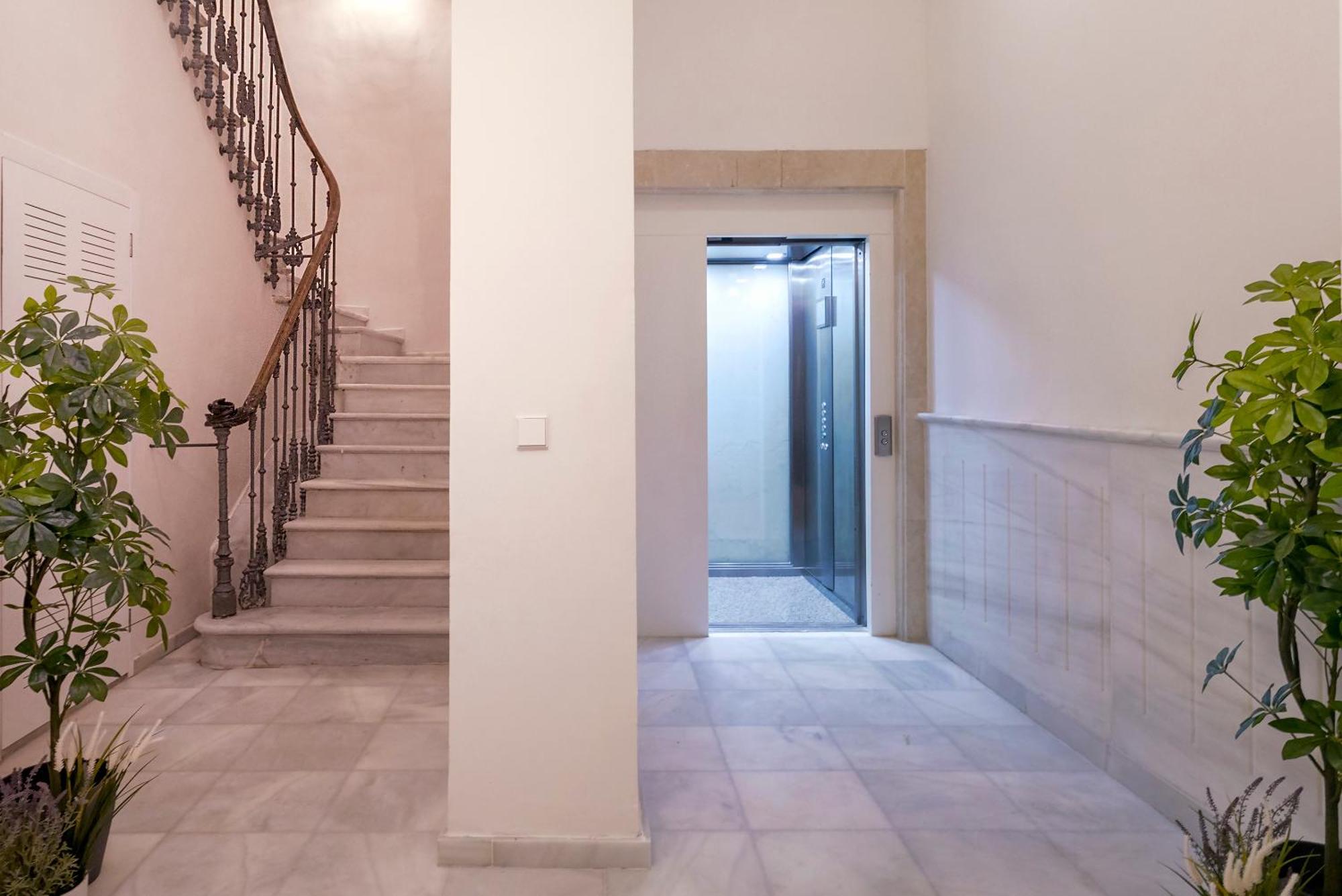 Apartamentos Thyssen Cisneros By Rent Me Málaga Eksteriør bilde